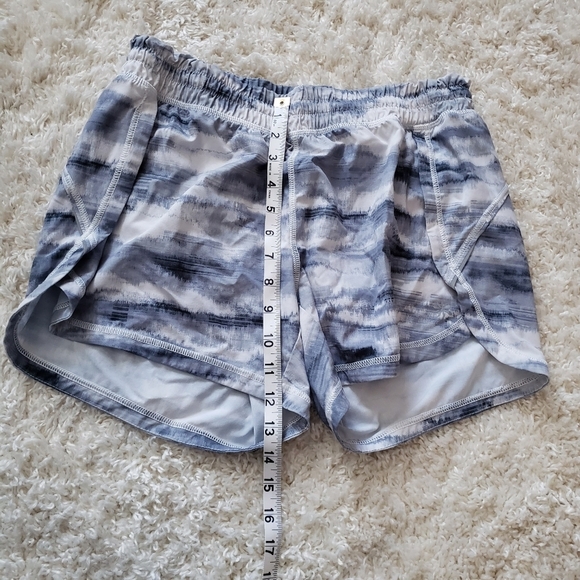 Athleta Athletic Shorts Running Workout Camouflage Camo gray white Womens Medium - Picture 3 of 7